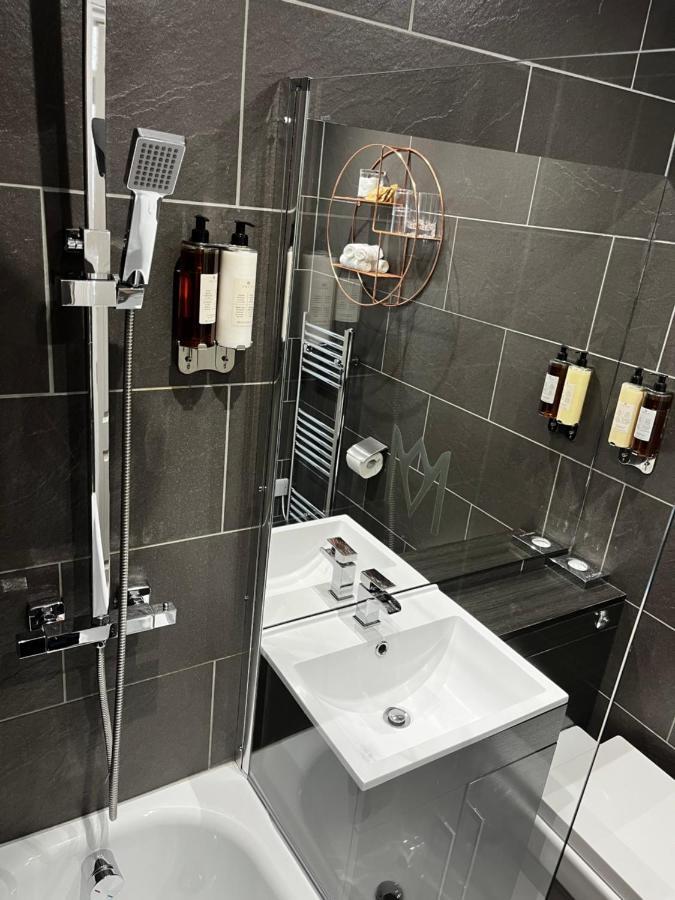 The Mews Boutique Deluxe Apartments, Sleep 2-6 People , Central Location, Free Parking Windermere Ngoại thất bức ảnh